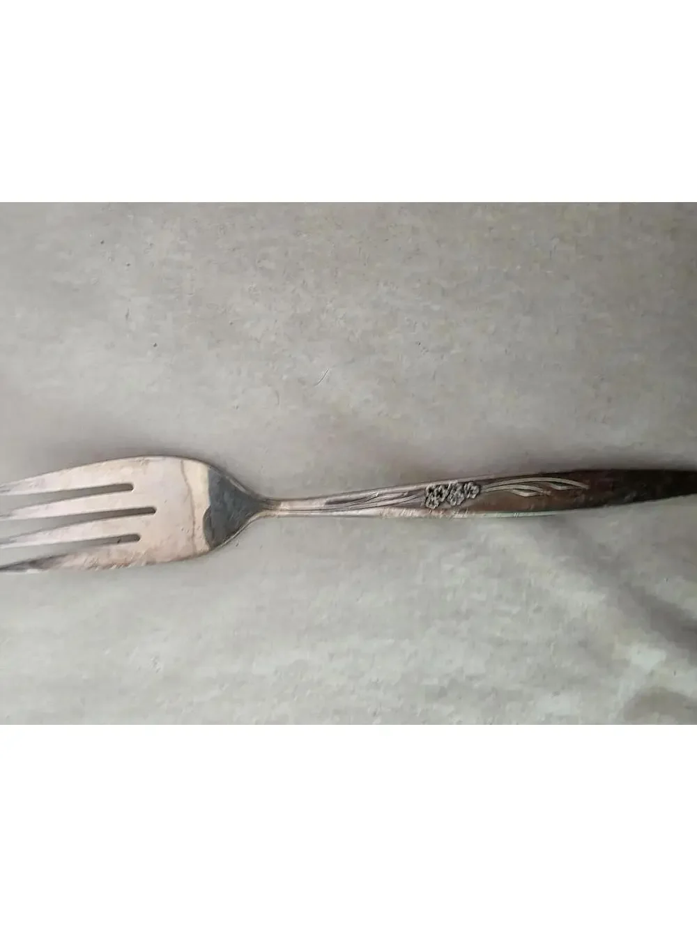 Oneida Gentle Rose Silverplate Serving Fork 8.5